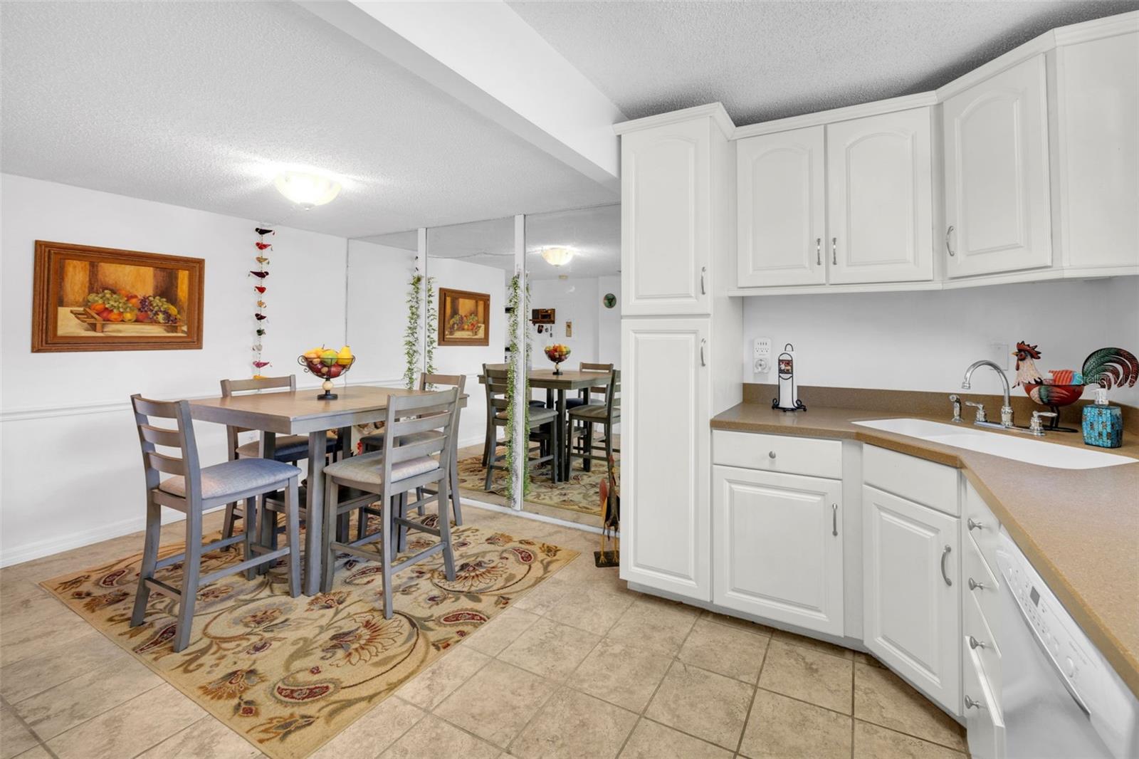 14428 REUTER STRASSE CIR #118, TAMPA, FL, 33613