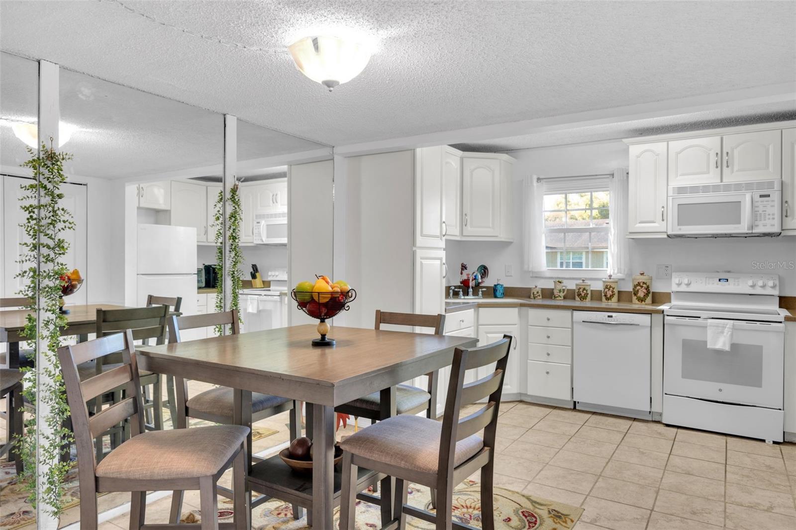 14428 REUTER STRASSE CIR #118, TAMPA, FL, 33613