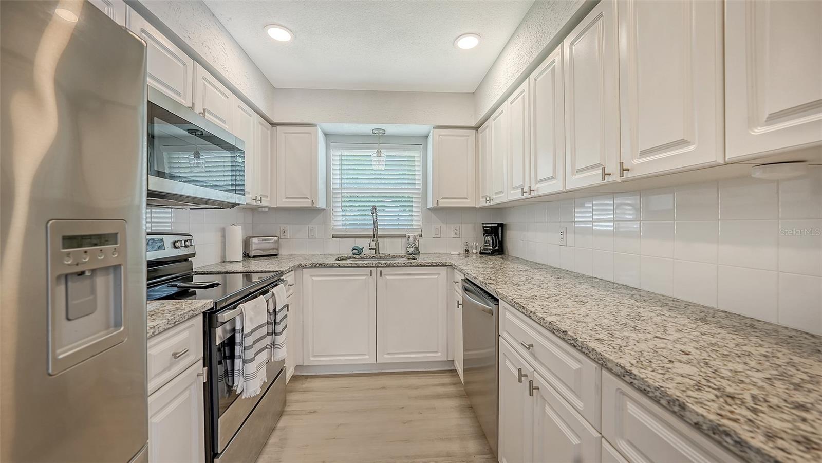 37 SUNSET DR #12, SARASOTA, FL, 34236