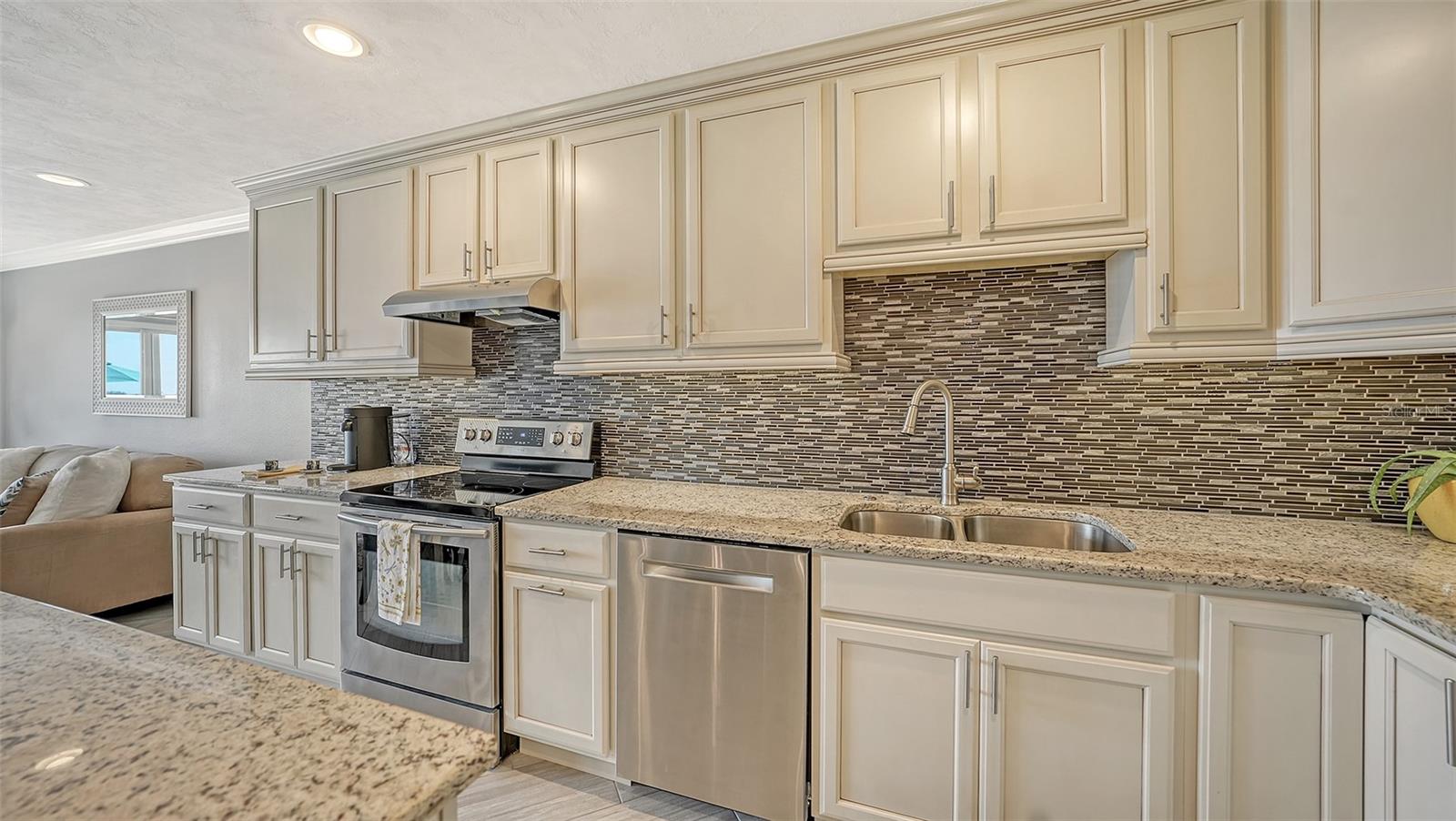 37 SUNSET DR #12, SARASOTA, FL, 34236