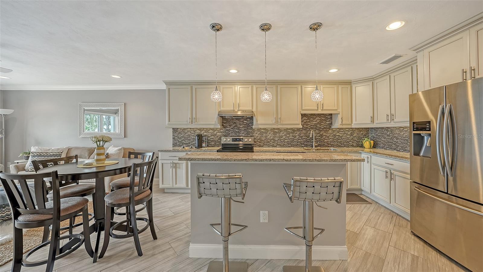 37 SUNSET DR #12, SARASOTA, FL, 34236