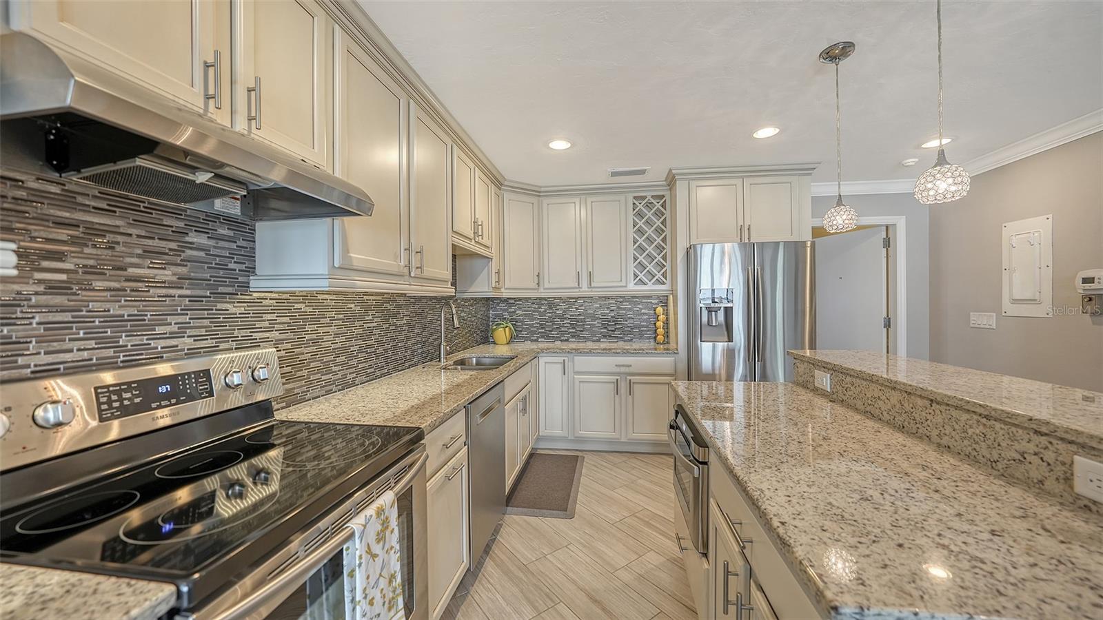 37 SUNSET DR #12, SARASOTA, FL, 34236