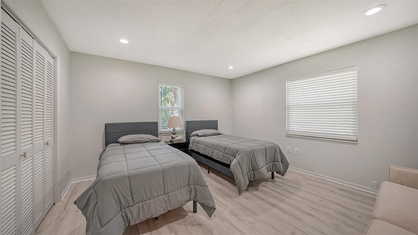 37 SUNSET DR #12, SARASOTA, FL, 34236