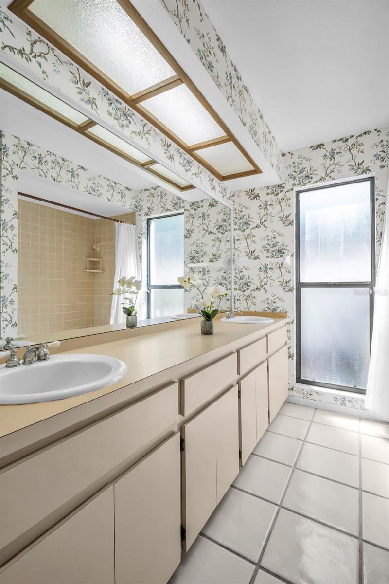 2462 INDIAN TRL E, PALM HARBOR, FL, 34683