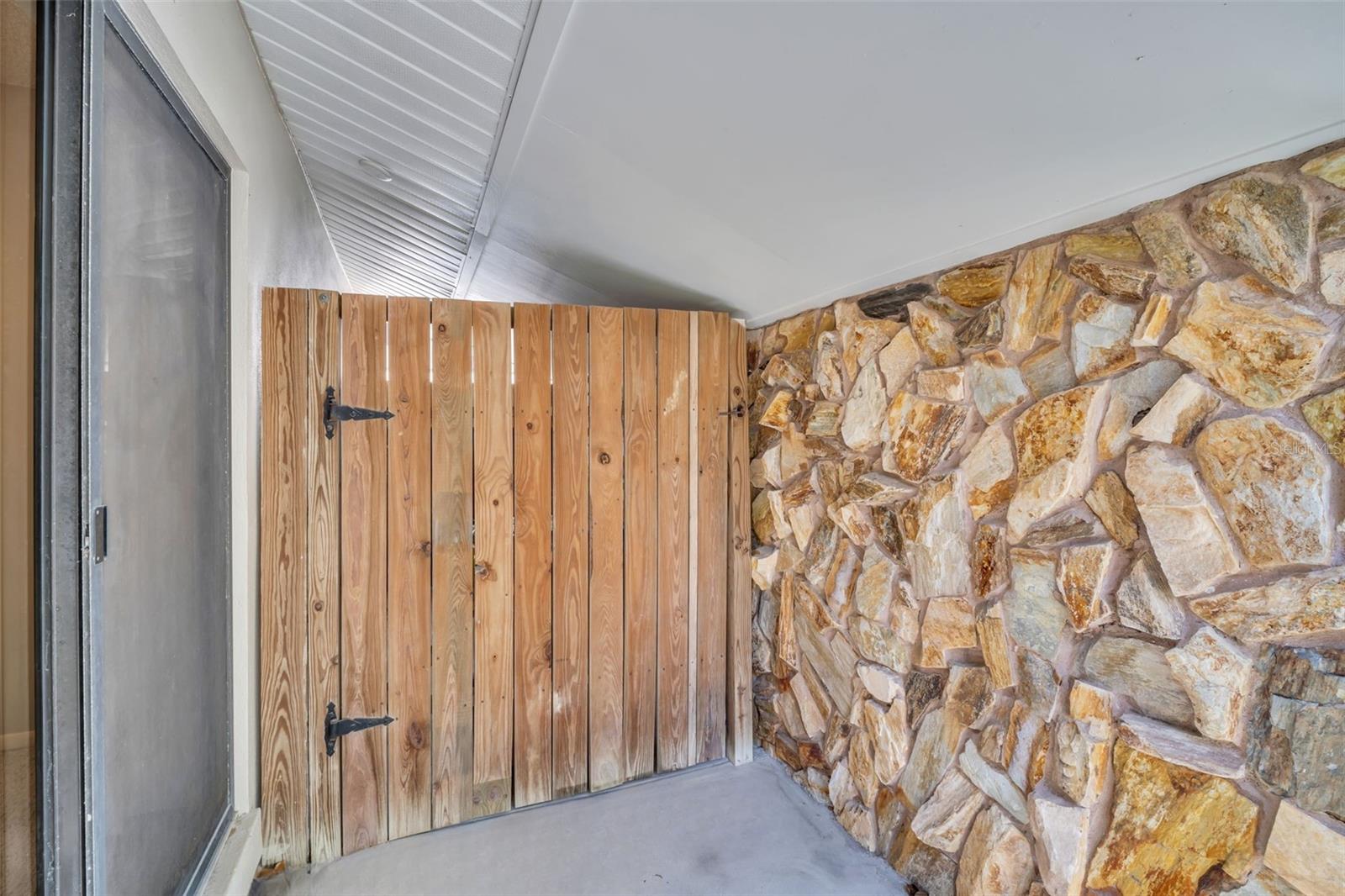 2462 INDIAN TRL E, PALM HARBOR, FL, 34683