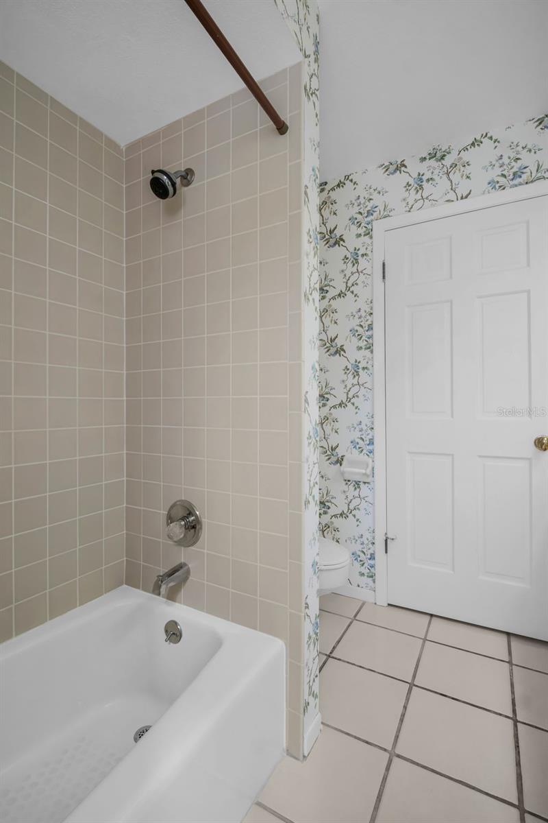 2462 INDIAN TRL E, PALM HARBOR, FL, 34683