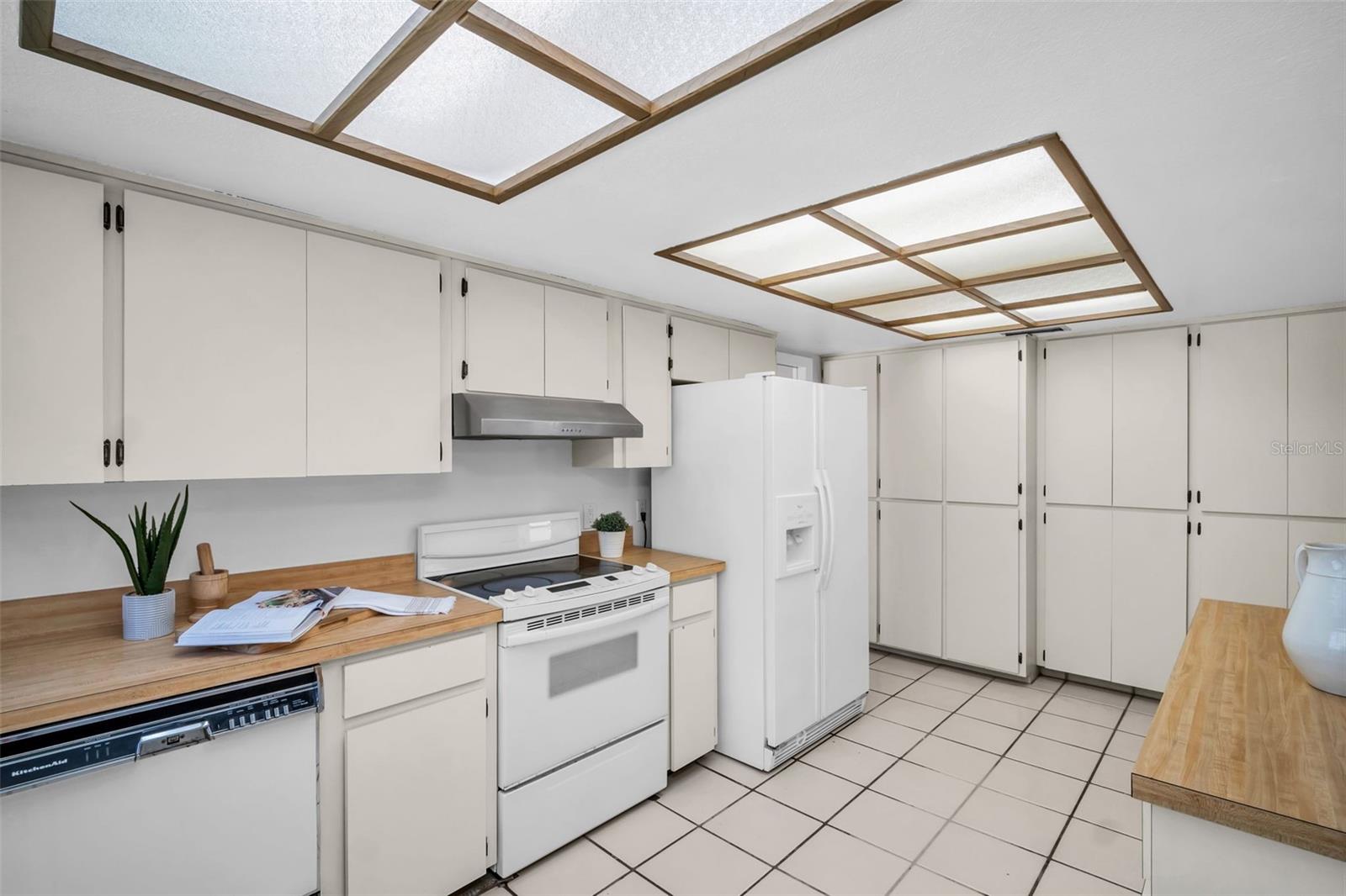 2462 INDIAN TRL E, PALM HARBOR, FL, 34683