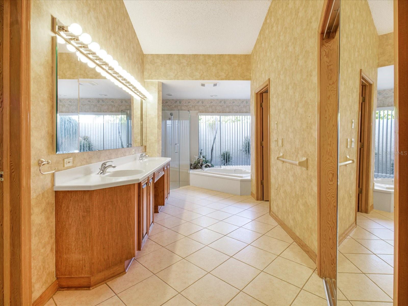 2806 FOREST CLUB DR, PLANT CITY, FL, 33566
