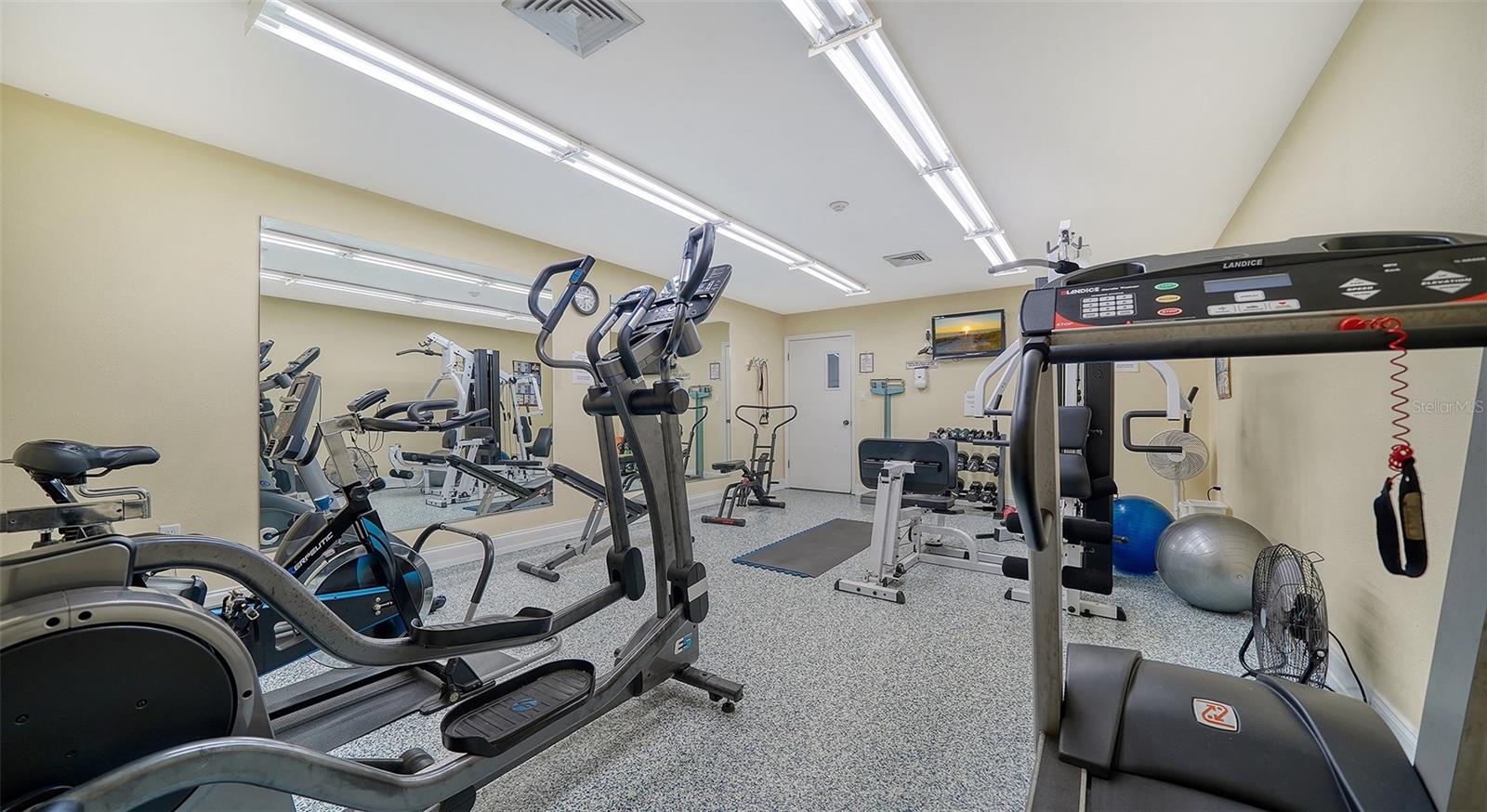 2504 CLUBHOUSE CIR #102, SARASOTA, FL, 34232