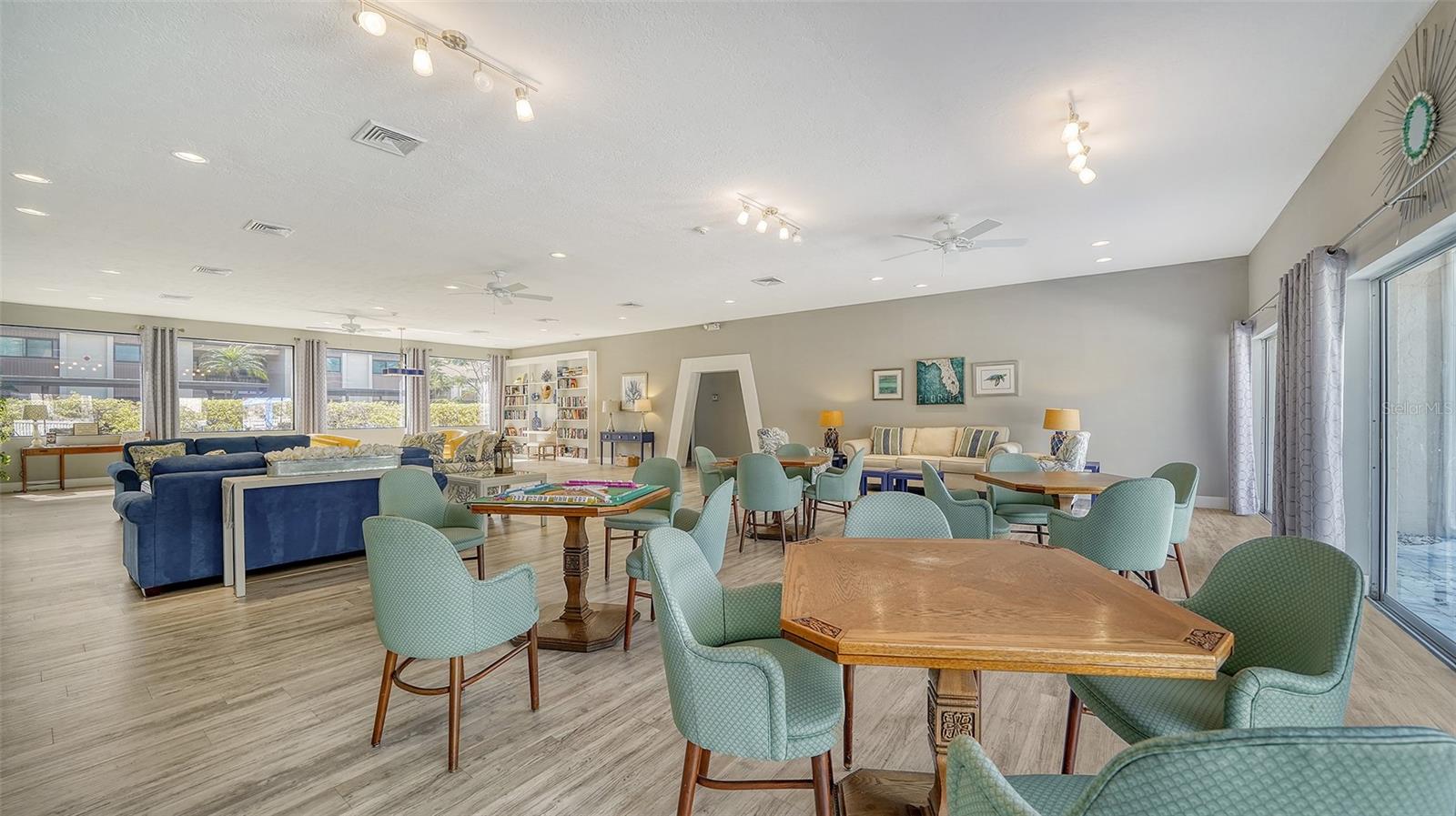 2504 CLUBHOUSE CIR #102, SARASOTA, FL, 34232