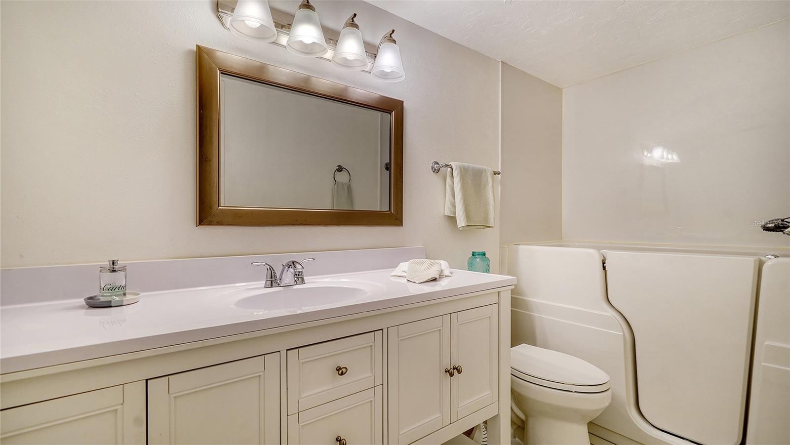 2504 CLUBHOUSE CIR #102, SARASOTA, FL, 34232