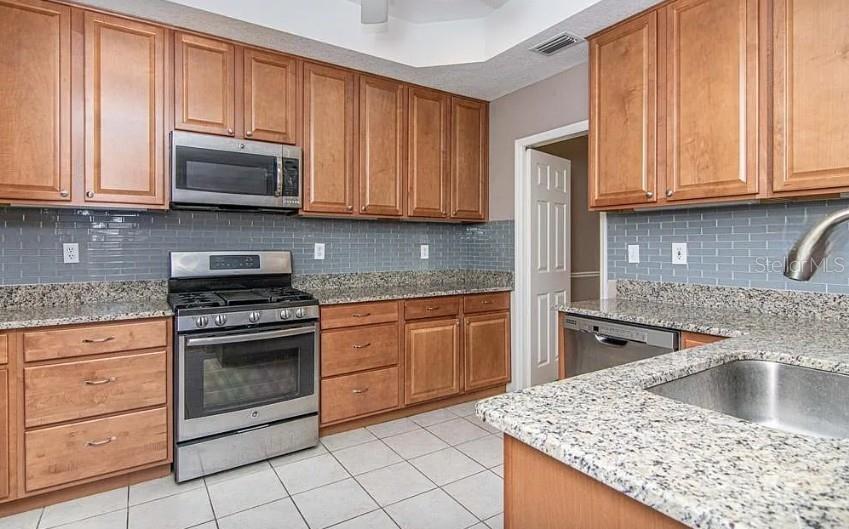 2880 BAYSHORE TRAILS DR, TAMPA, FL, 33611