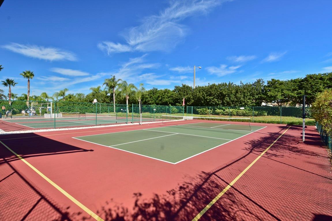2426 SIFIELD GREENS WAY, SUN CITY CENTER, FL, 33573