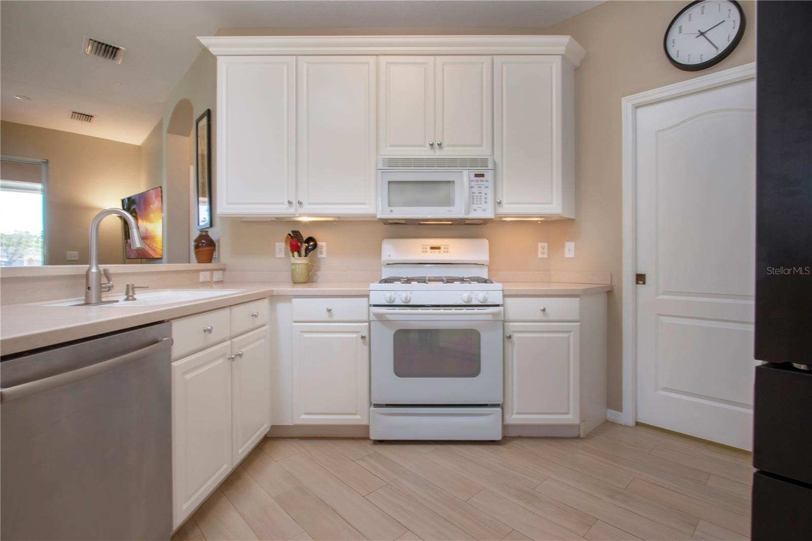 2426 SIFIELD GREENS WAY, SUN CITY CENTER, FL, 33573