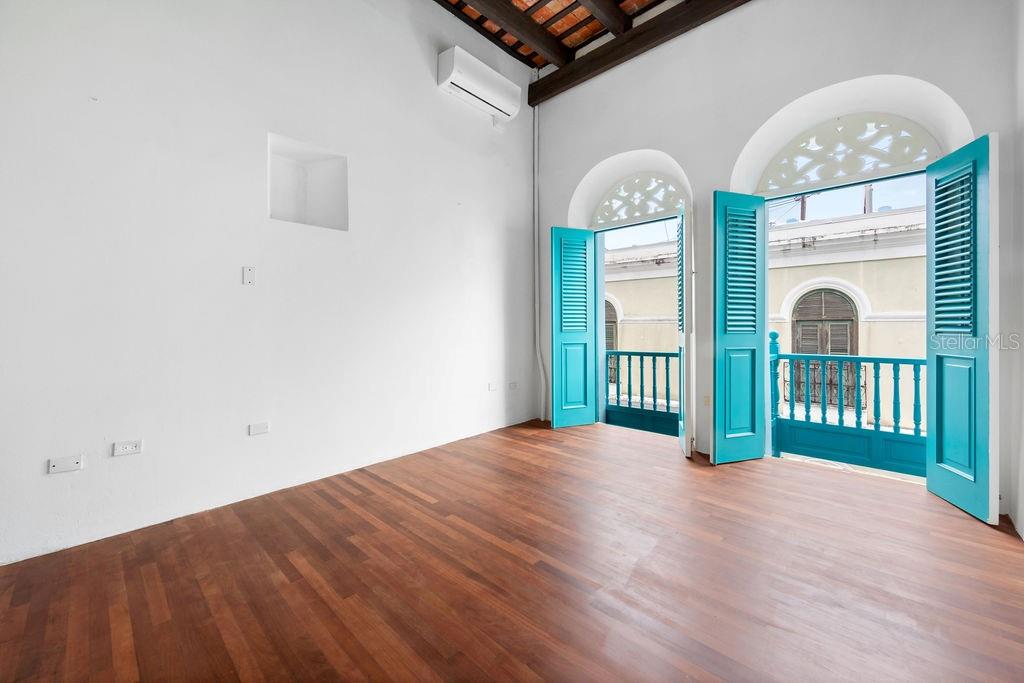 PR9112439 Property Photo