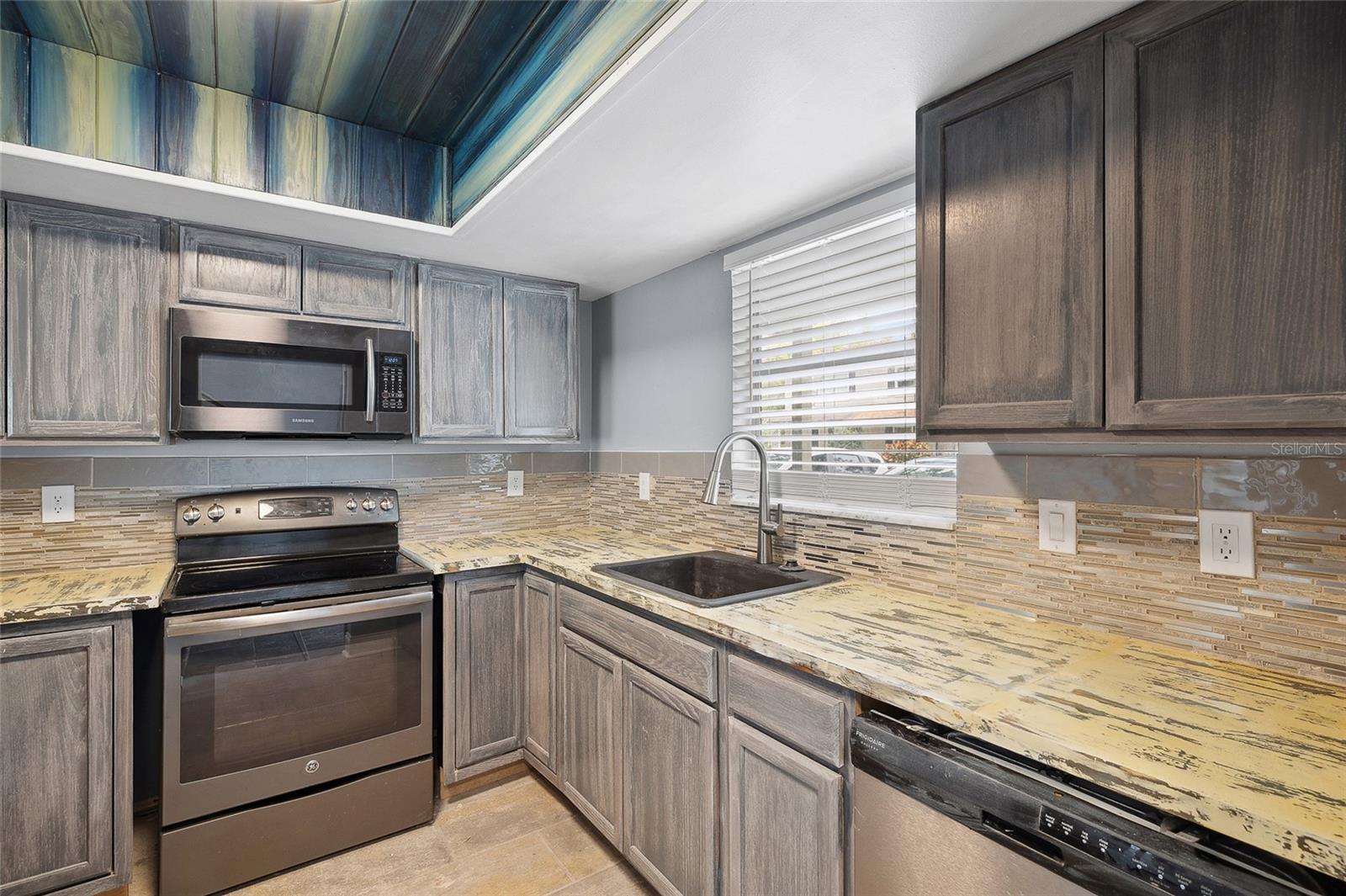 156 DOUGLAS RD W #C, OLDSMAR, FL, 34677