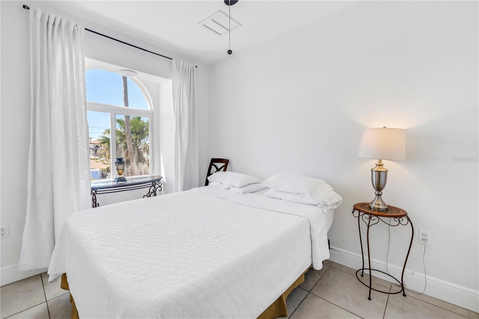 17821 GULF BLVD #B, REDINGTON SHORES, FL, 33708