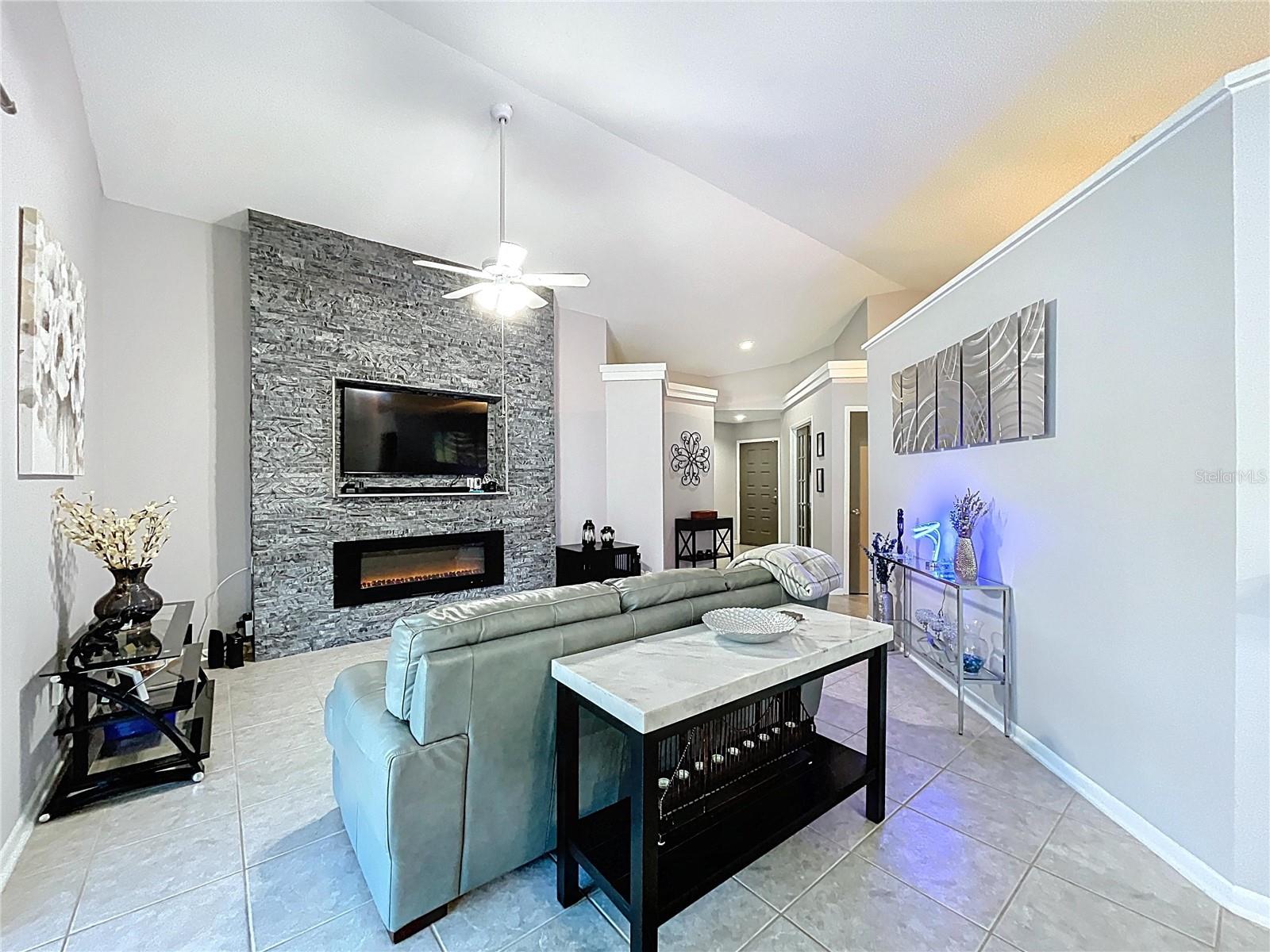 6117 CRICKETHOLLOW DR, RIVERVIEW, FL, 33578