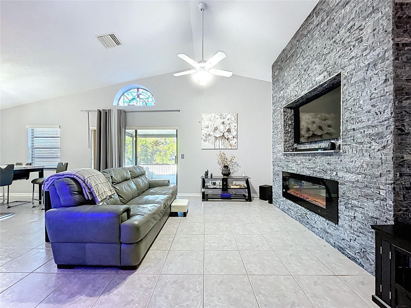 6117 CRICKETHOLLOW DR, RIVERVIEW, FL, 33578
