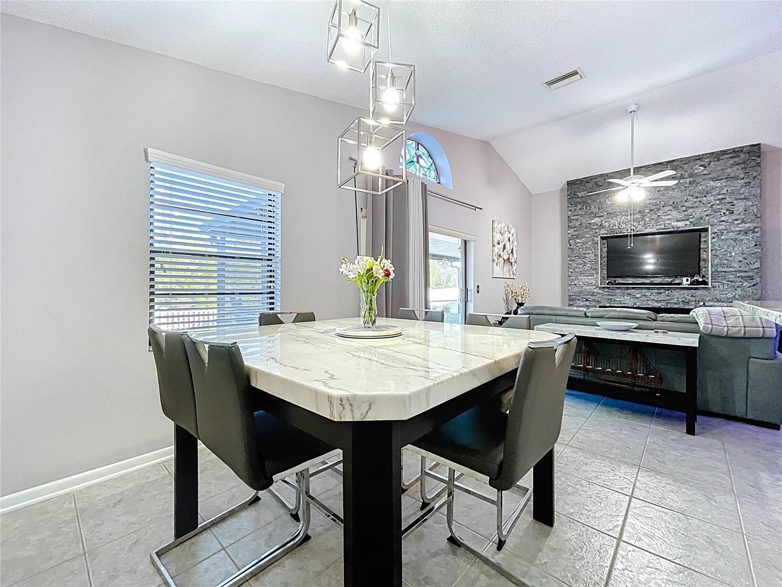 6117 CRICKETHOLLOW DR, RIVERVIEW, FL, 33578
