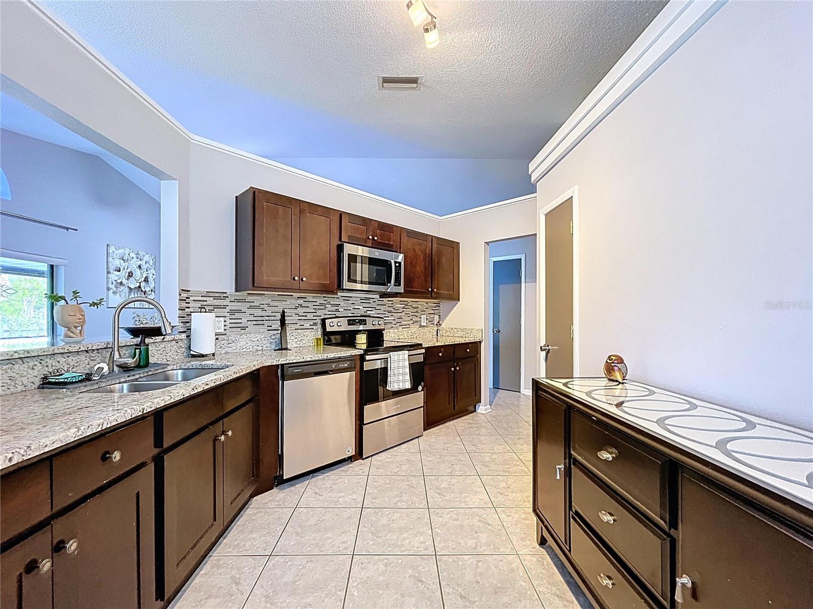 6117 CRICKETHOLLOW DR, RIVERVIEW, FL, 33578