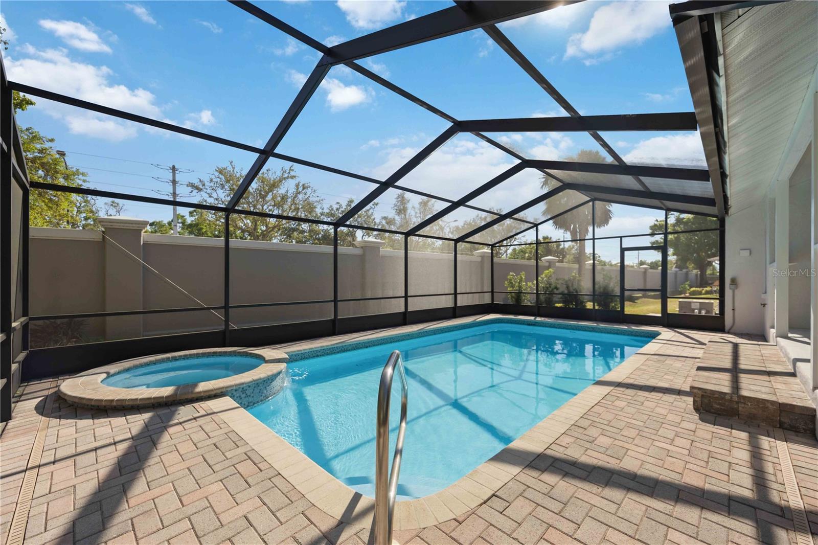 A4644943 Property Photo