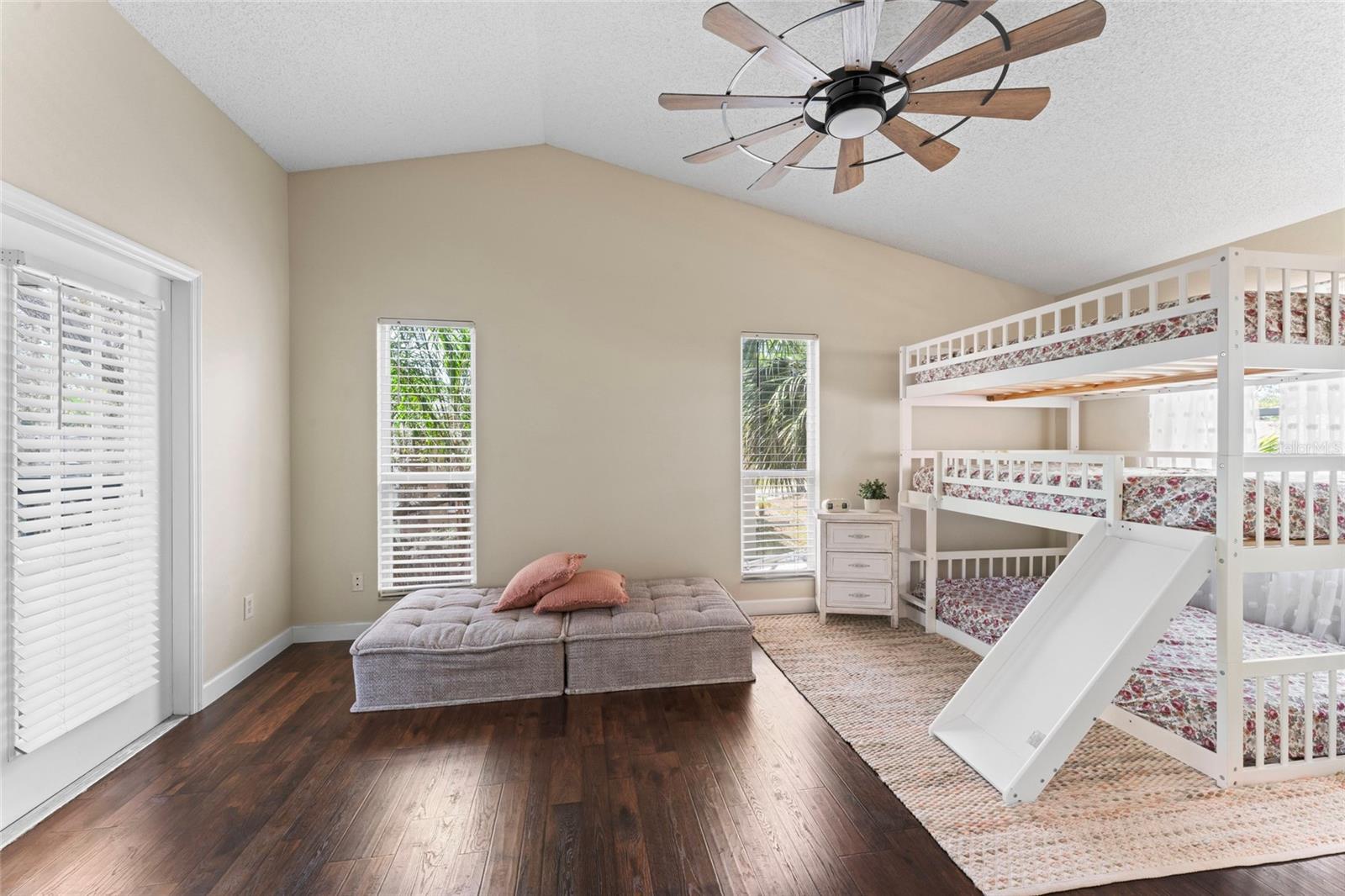 1037 JAMAICA WAY, TARPON SPRINGS, FL, 34689