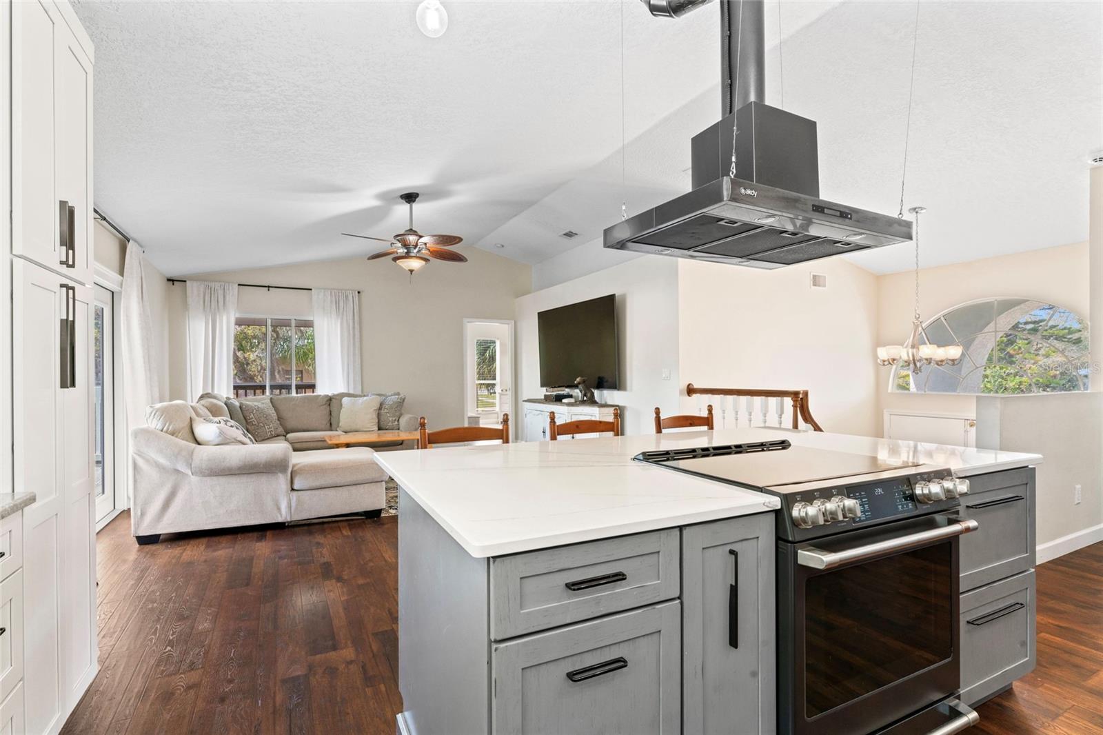 1037 JAMAICA WAY, TARPON SPRINGS, FL, 34689