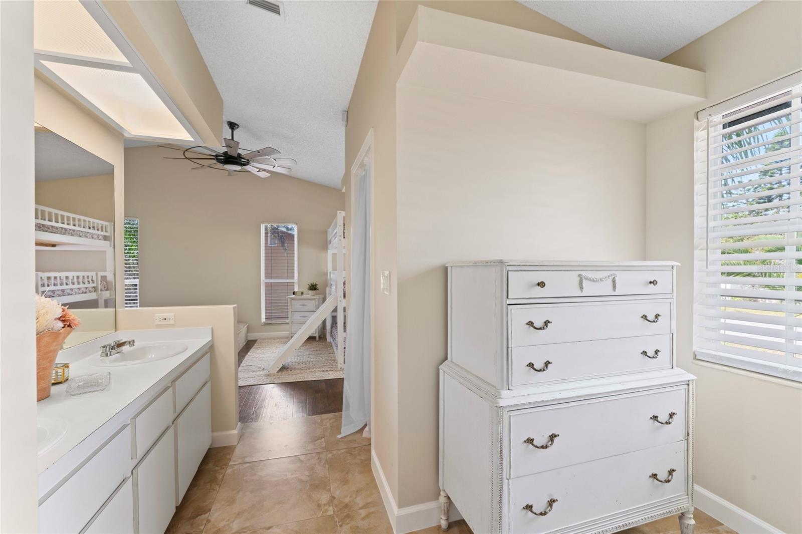 1037 JAMAICA WAY, TARPON SPRINGS, FL, 34689