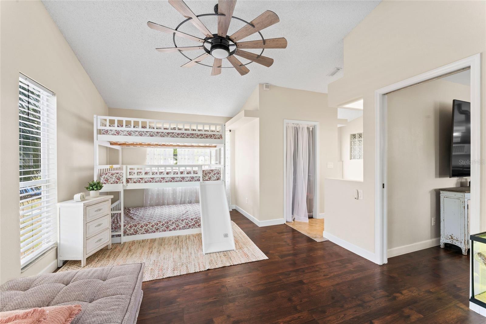 1037 JAMAICA WAY, TARPON SPRINGS, FL, 34689