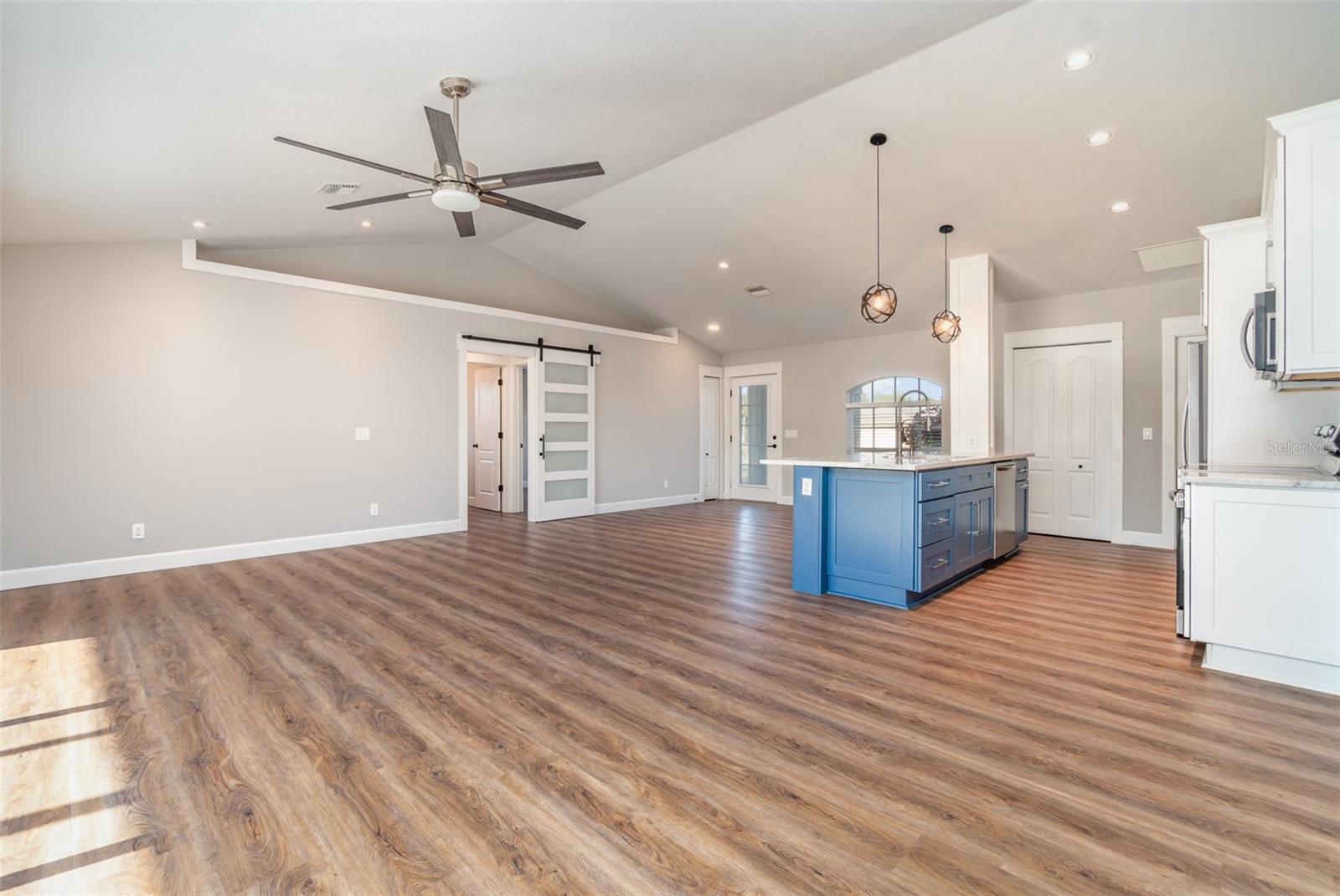422 RAVENSWOOD BLVD, PORT CHARLOTTE, FL, 33954