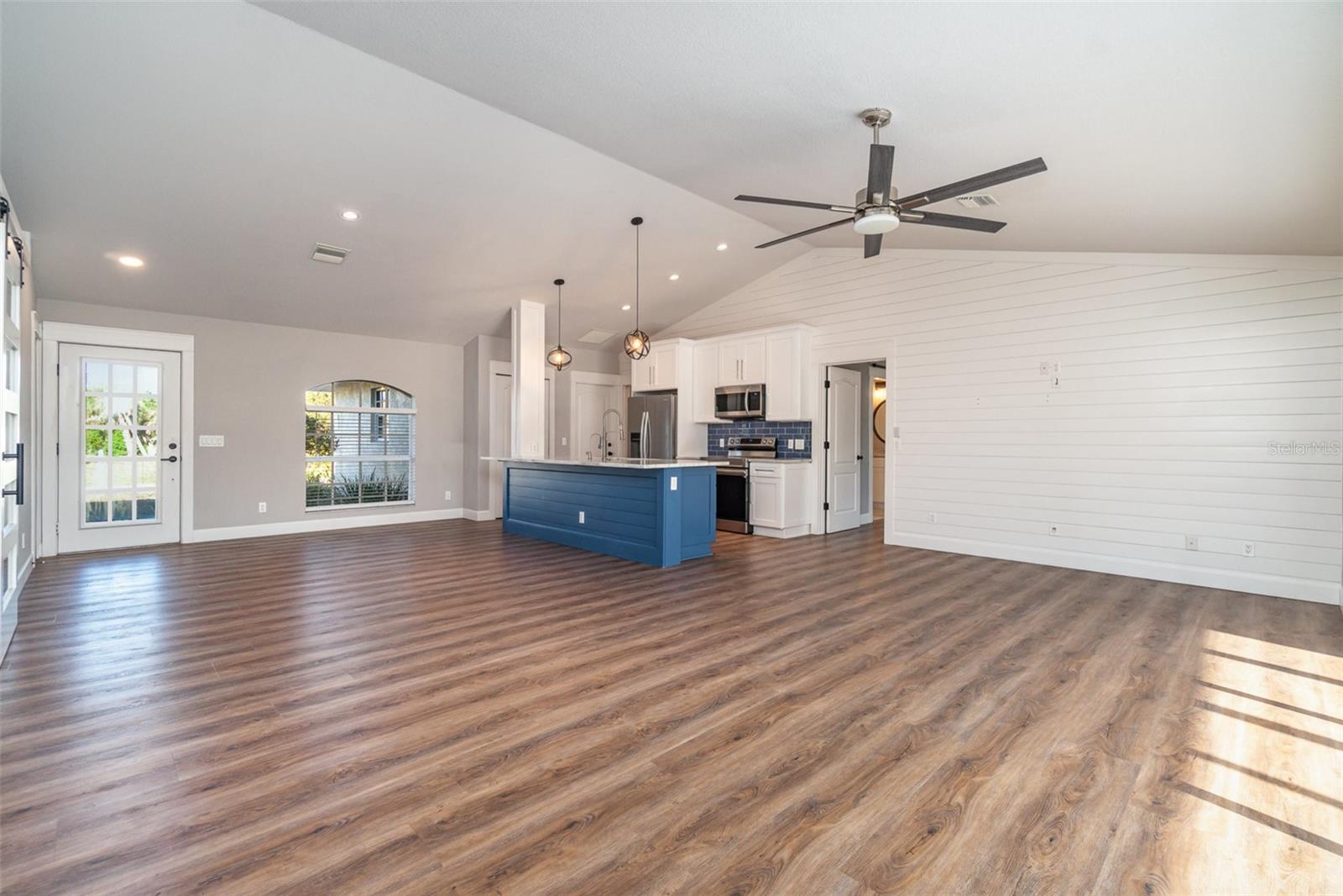 422 RAVENSWOOD BLVD, PORT CHARLOTTE, FL, 33954