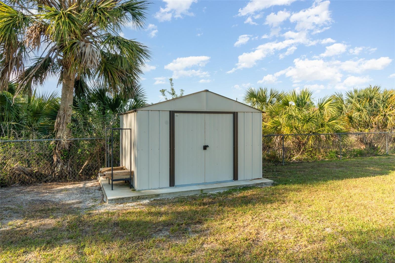 422 RAVENSWOOD BLVD, PORT CHARLOTTE, FL, 33954