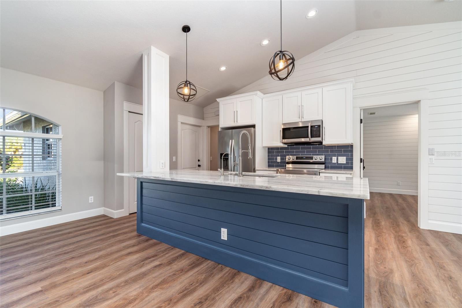 422 RAVENSWOOD BLVD, PORT CHARLOTTE, FL, 33954