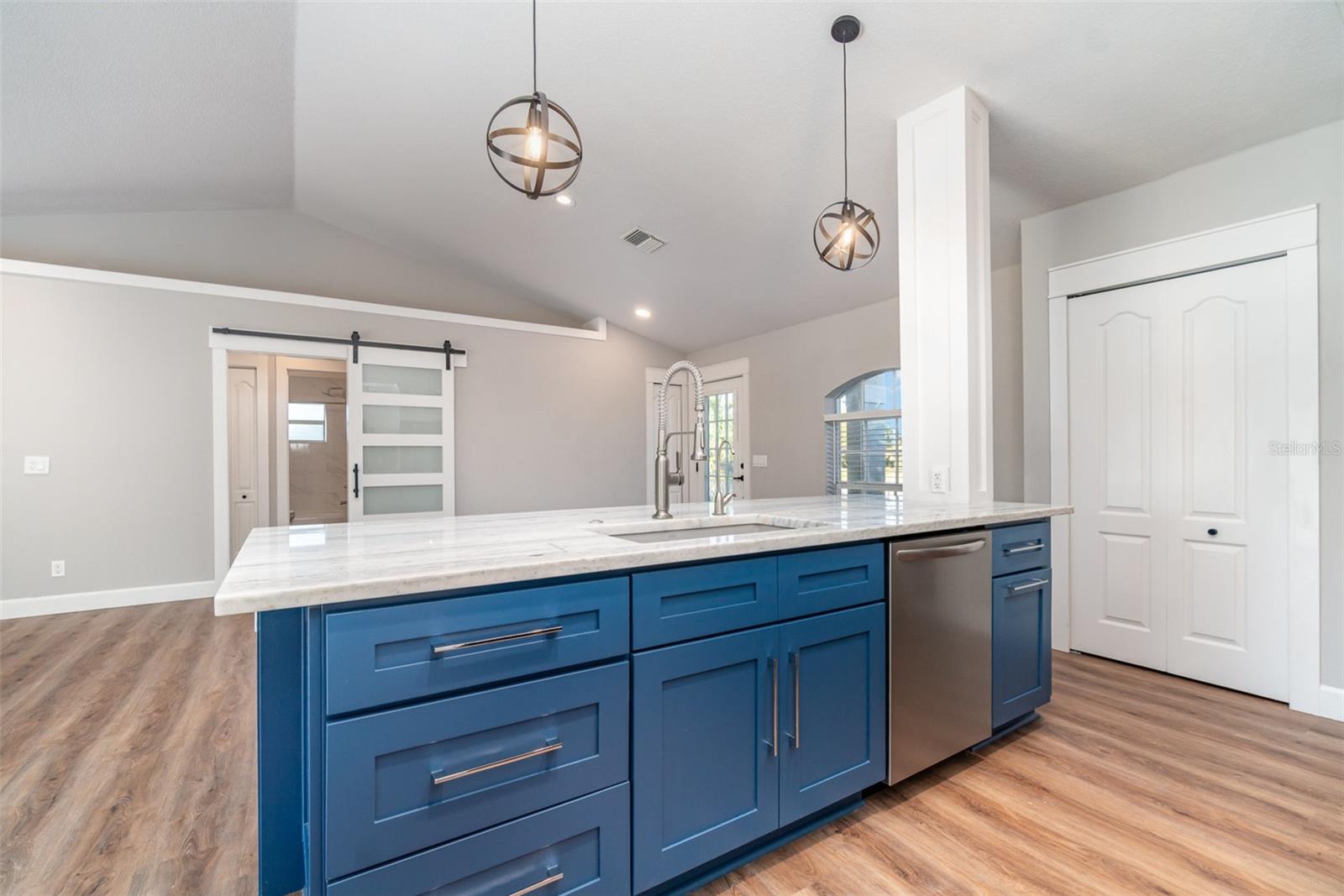 422 RAVENSWOOD BLVD, PORT CHARLOTTE, FL, 33954