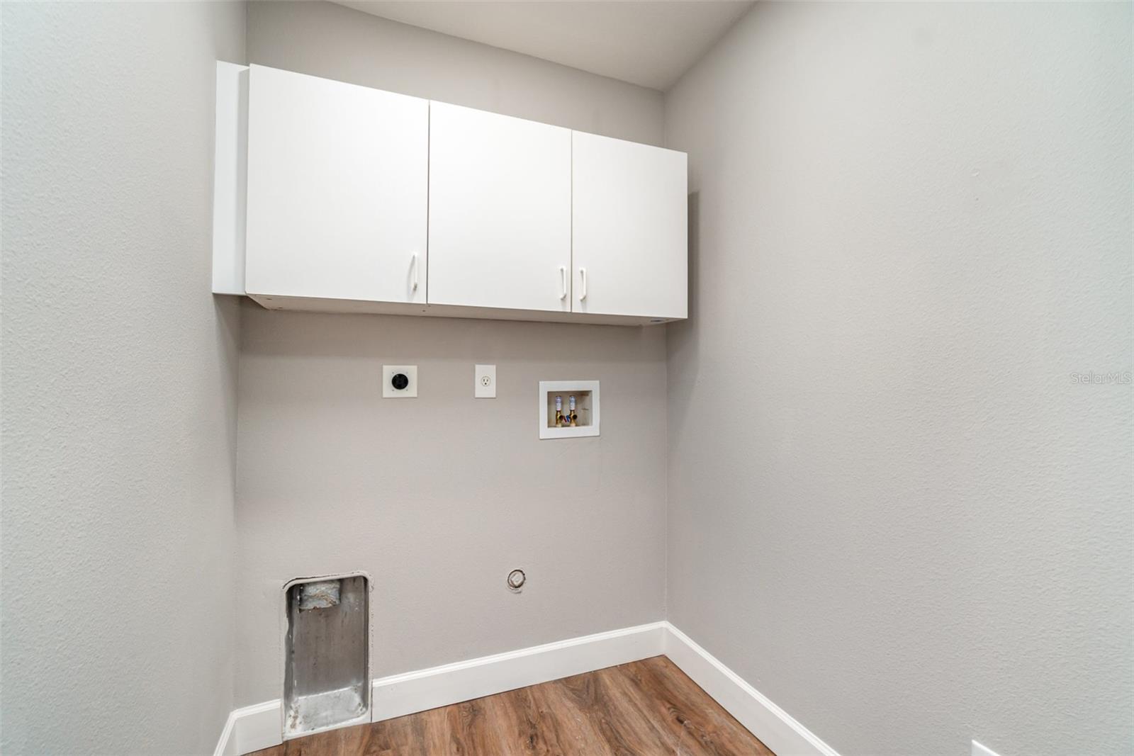 422 RAVENSWOOD BLVD, PORT CHARLOTTE, FL, 33954