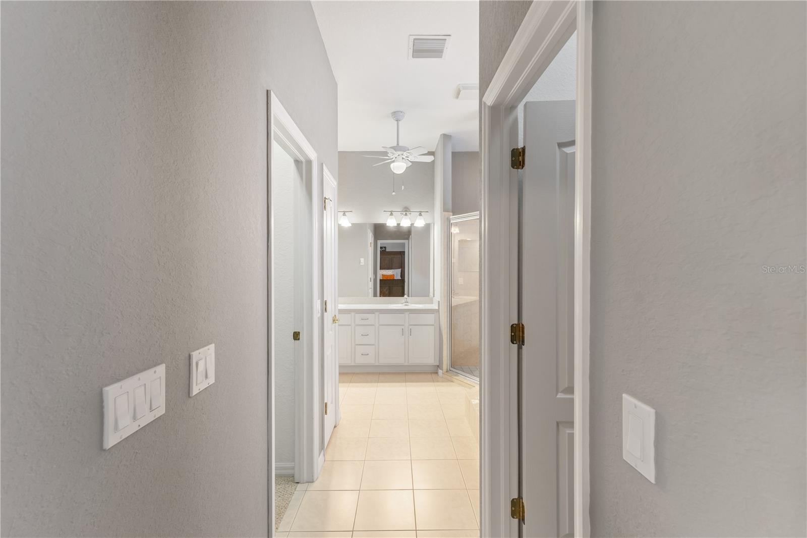 1043 CARRIAGE PARK DR, VALRICO, FL, 33594