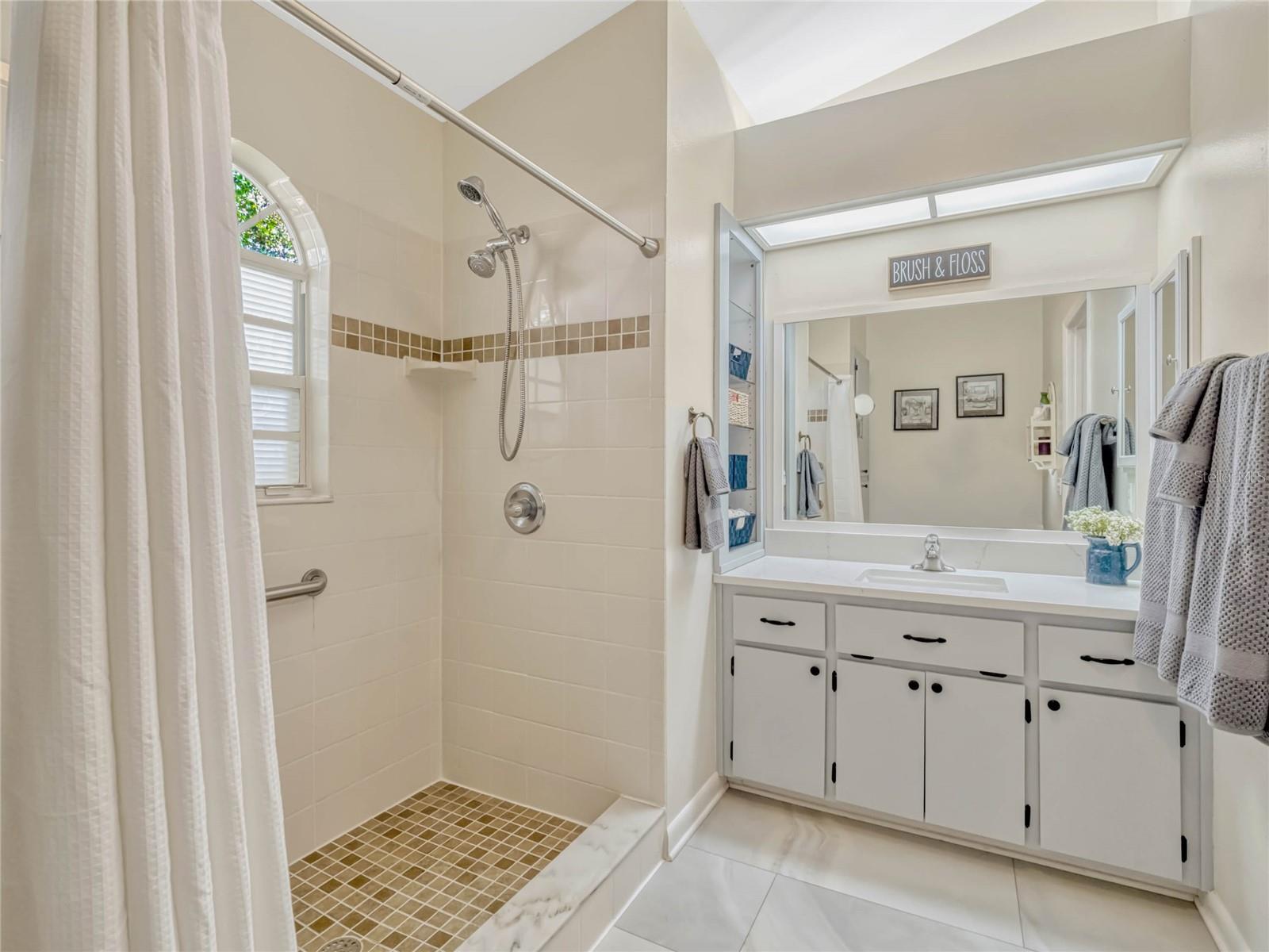 26053 NEWCOMBE CIR, LEESBURG, FL, 34748