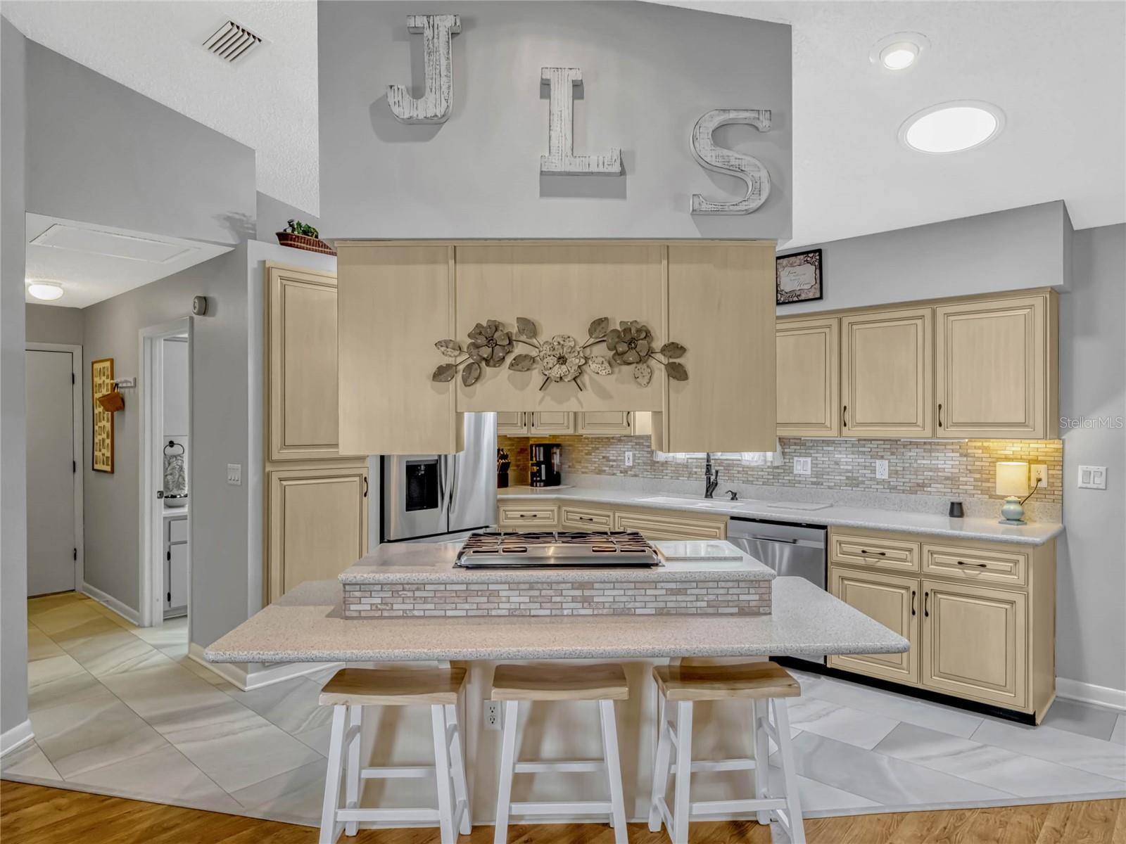 26053 NEWCOMBE CIR, LEESBURG, FL, 34748