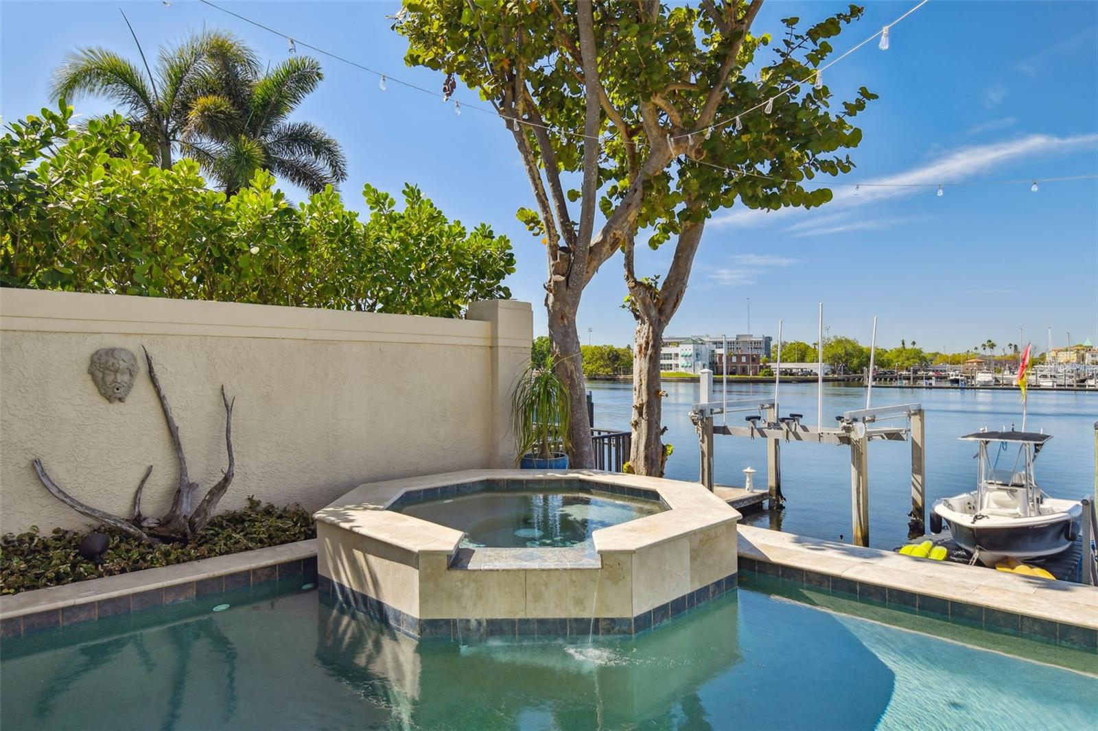 1035 ROYAL PASS RD, TAMPA, FL, 33602