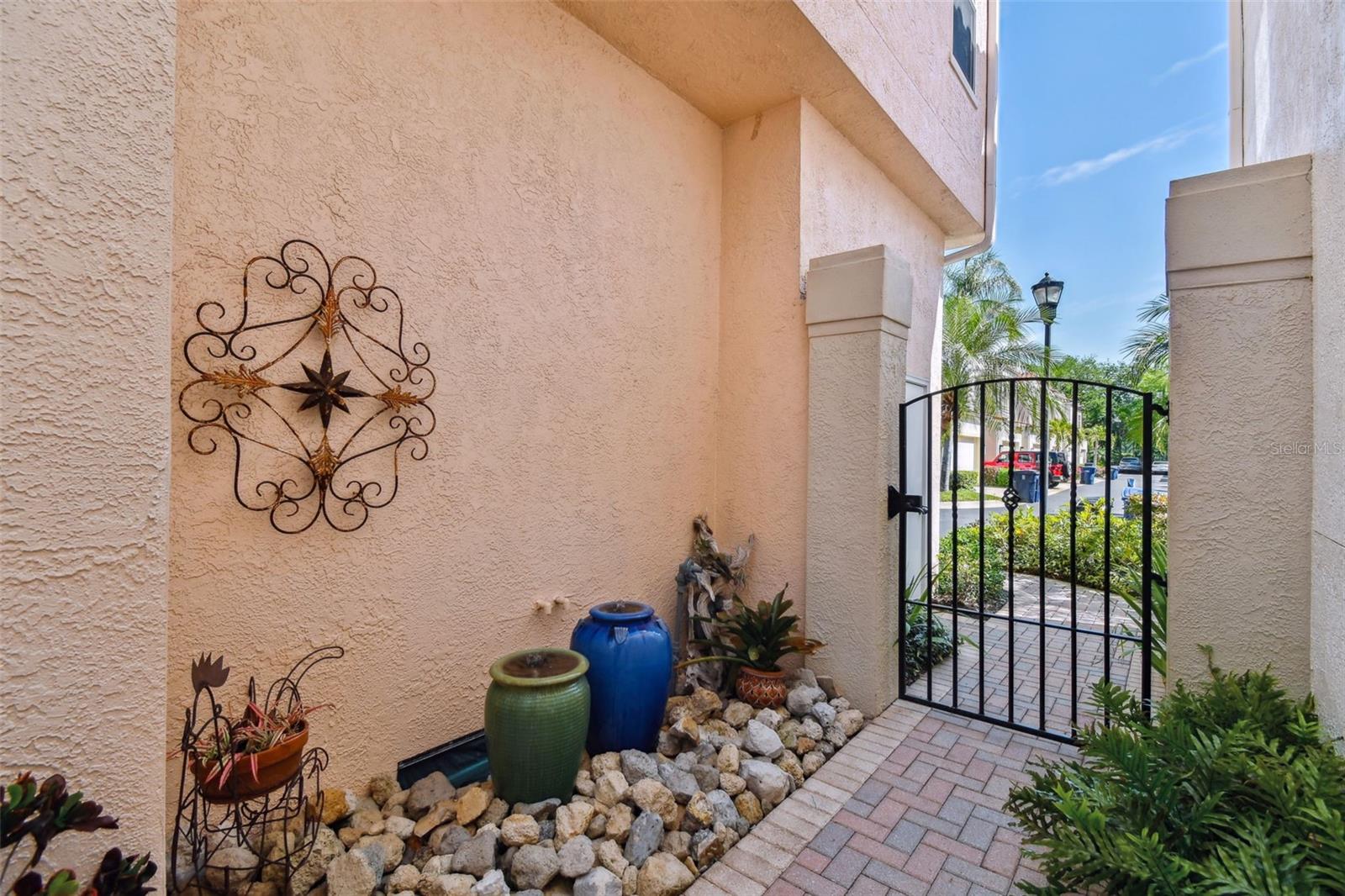 1035 ROYAL PASS RD, TAMPA, FL, 33602