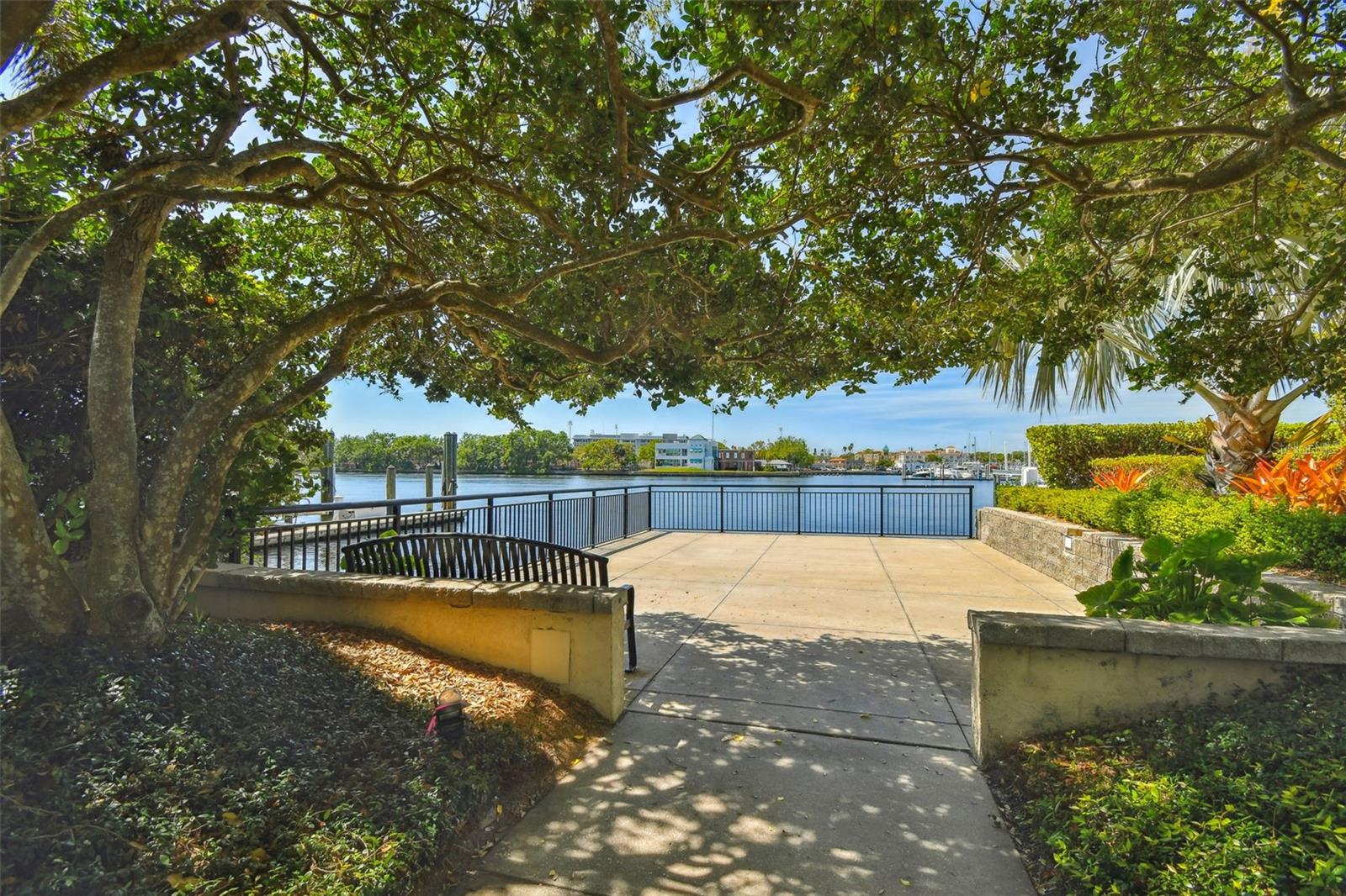 1035 ROYAL PASS RD, TAMPA, FL, 33602