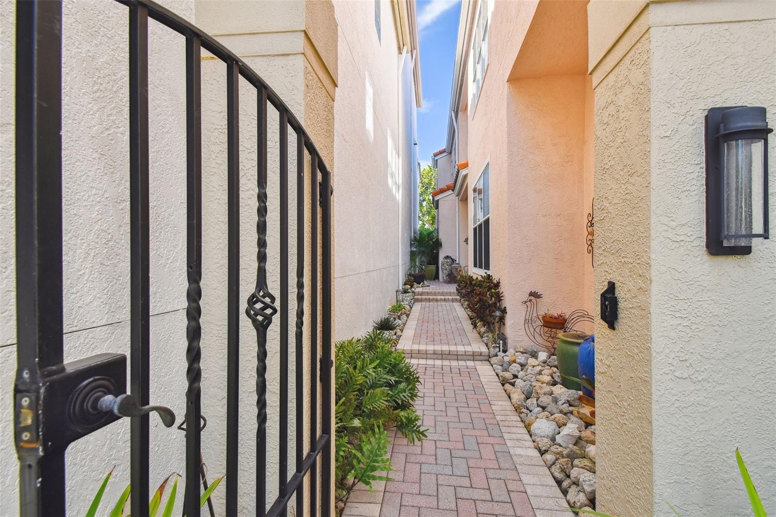 1035 ROYAL PASS RD, TAMPA, FL, 33602