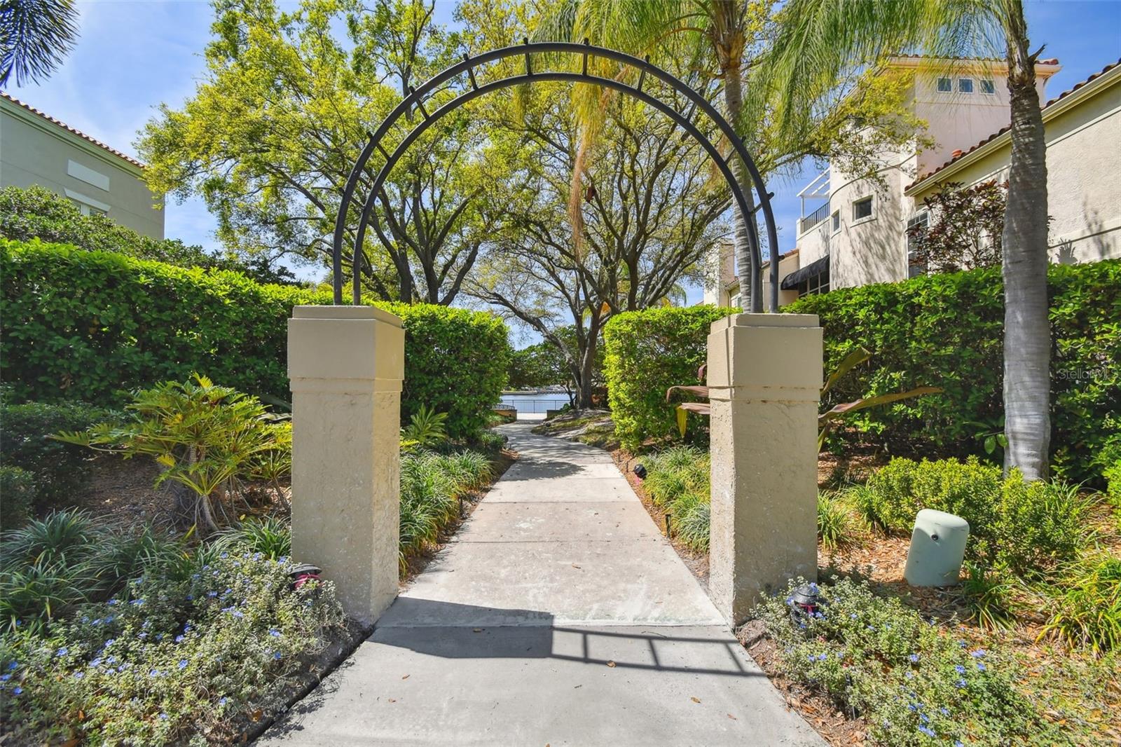 1035 ROYAL PASS RD, TAMPA, FL, 33602