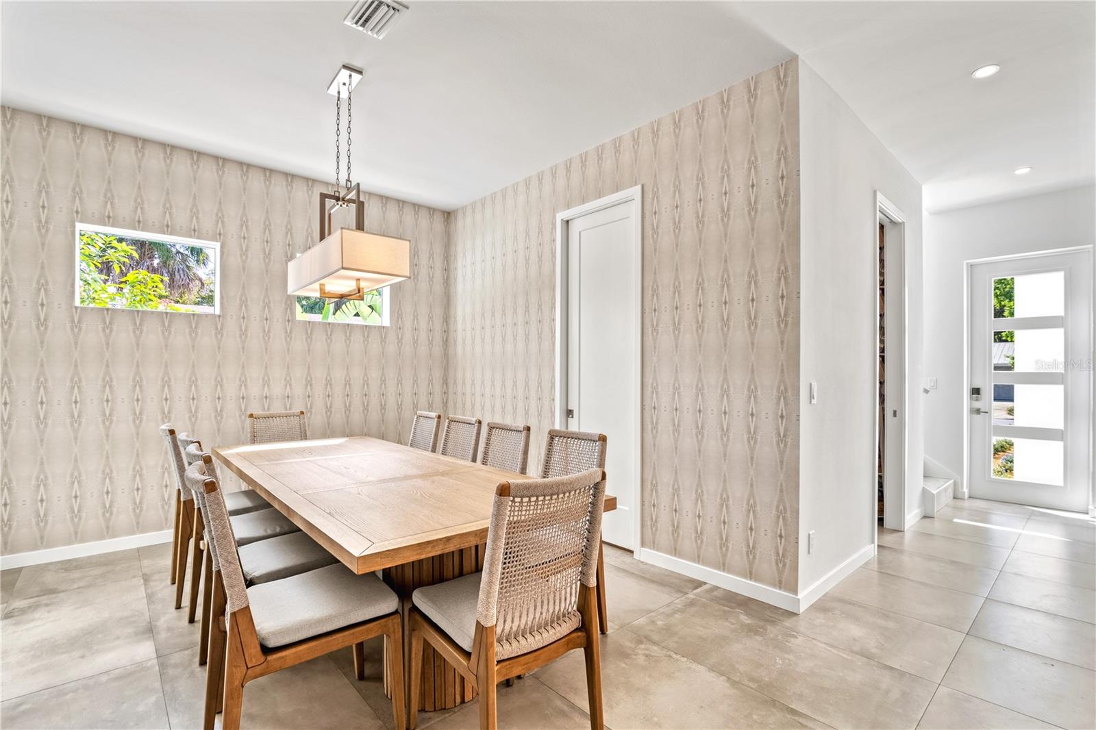2327 HILLVIEW ST, SARASOTA, FL, 34239