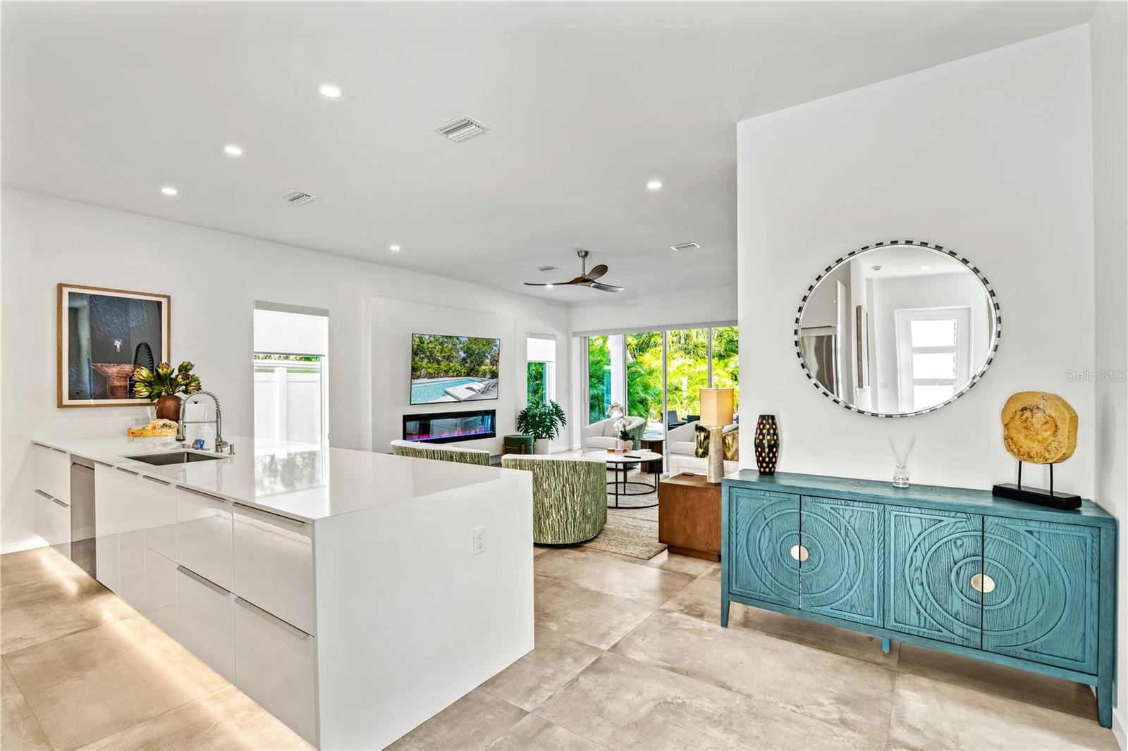 2327 HILLVIEW ST, SARASOTA, FL, 34239