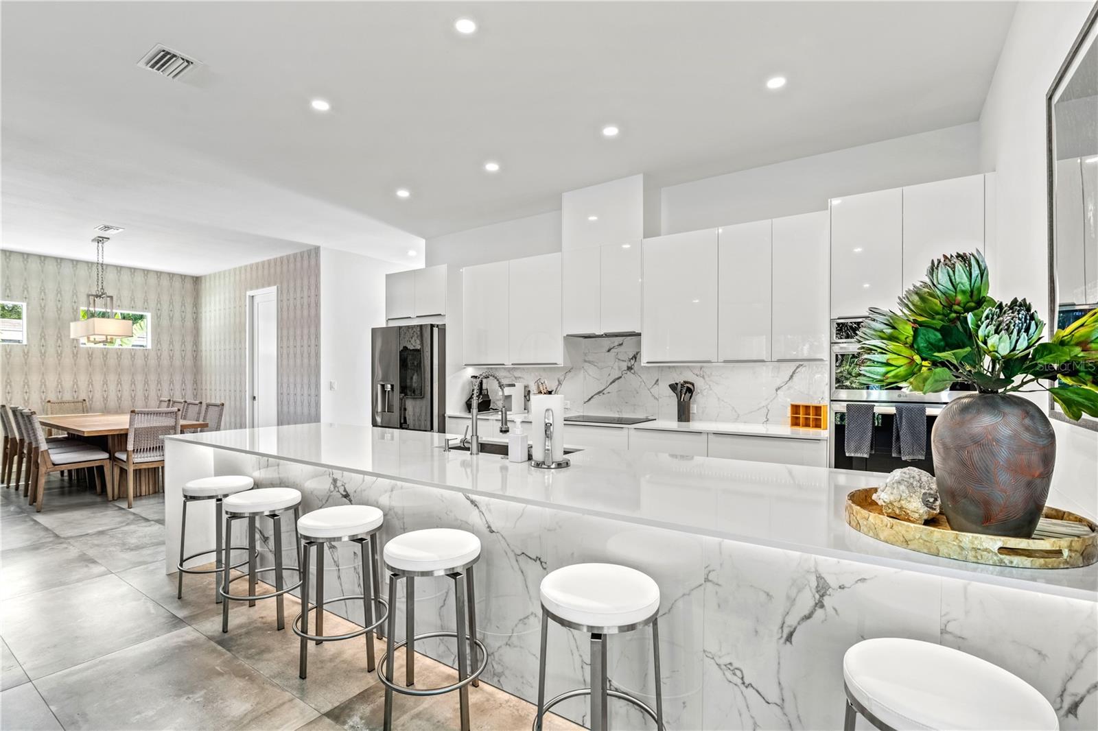 2327 HILLVIEW ST, SARASOTA, FL, 34239