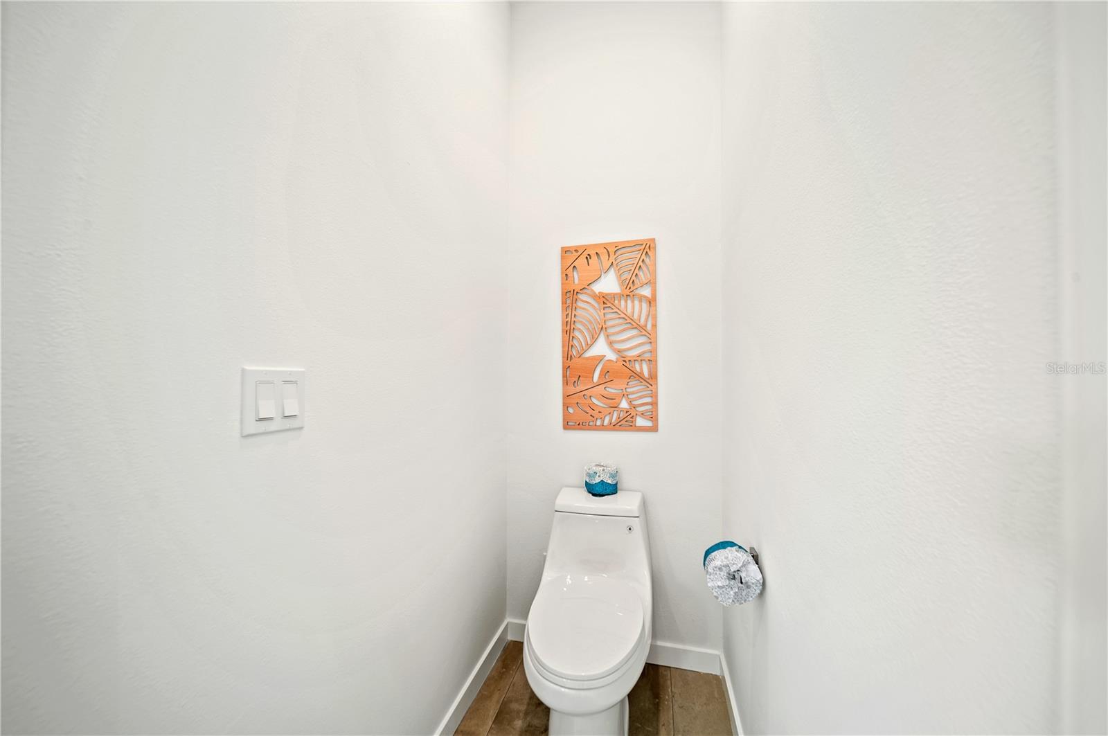 2327 HILLVIEW ST, SARASOTA, FL, 34239