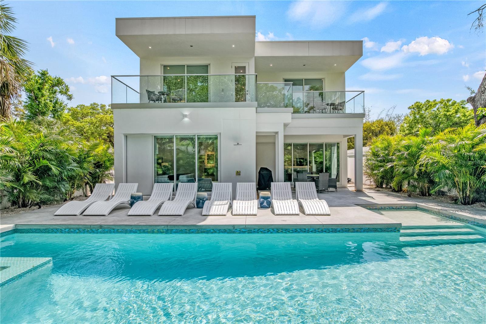 2327 HILLVIEW ST, SARASOTA, FL, 34239