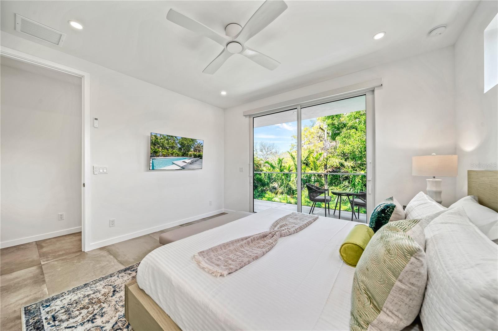 2327 HILLVIEW ST, SARASOTA, FL, 34239